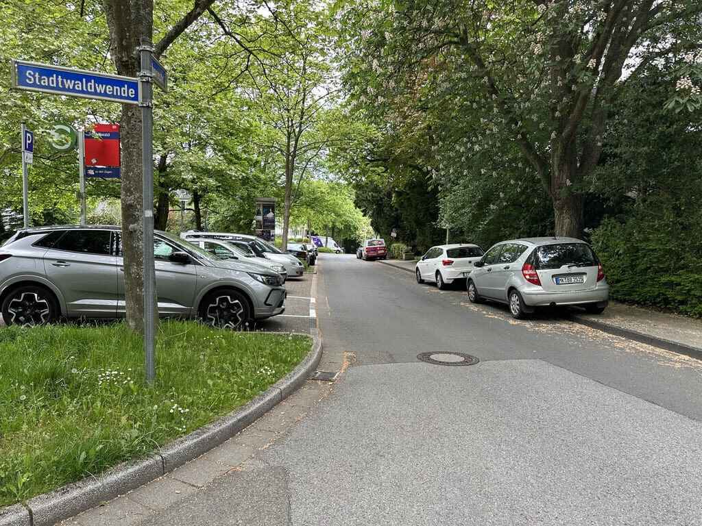 Kostenloser Parkplatz direkt am Apartmenthaus Ahornstraße 25 in Essen