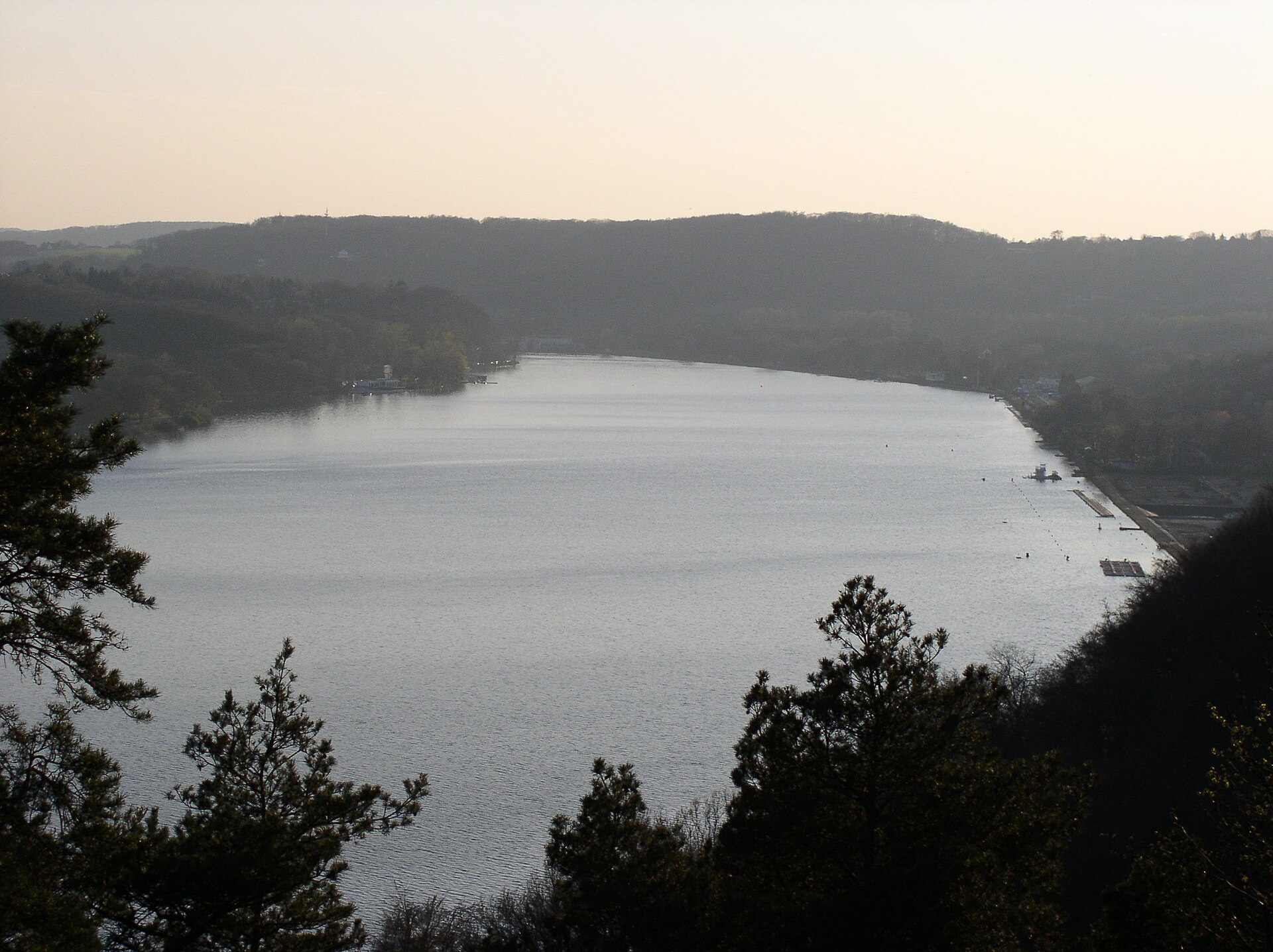 Baldeneysee in Essen bei Abendstimmung