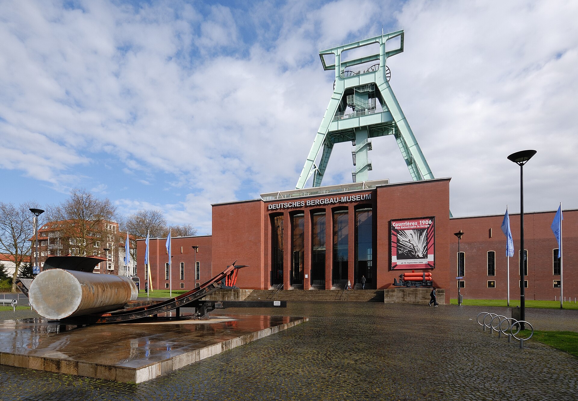 Förderturm und Hauptgebäude des Deutschen Bergbau-Museums in Bochum