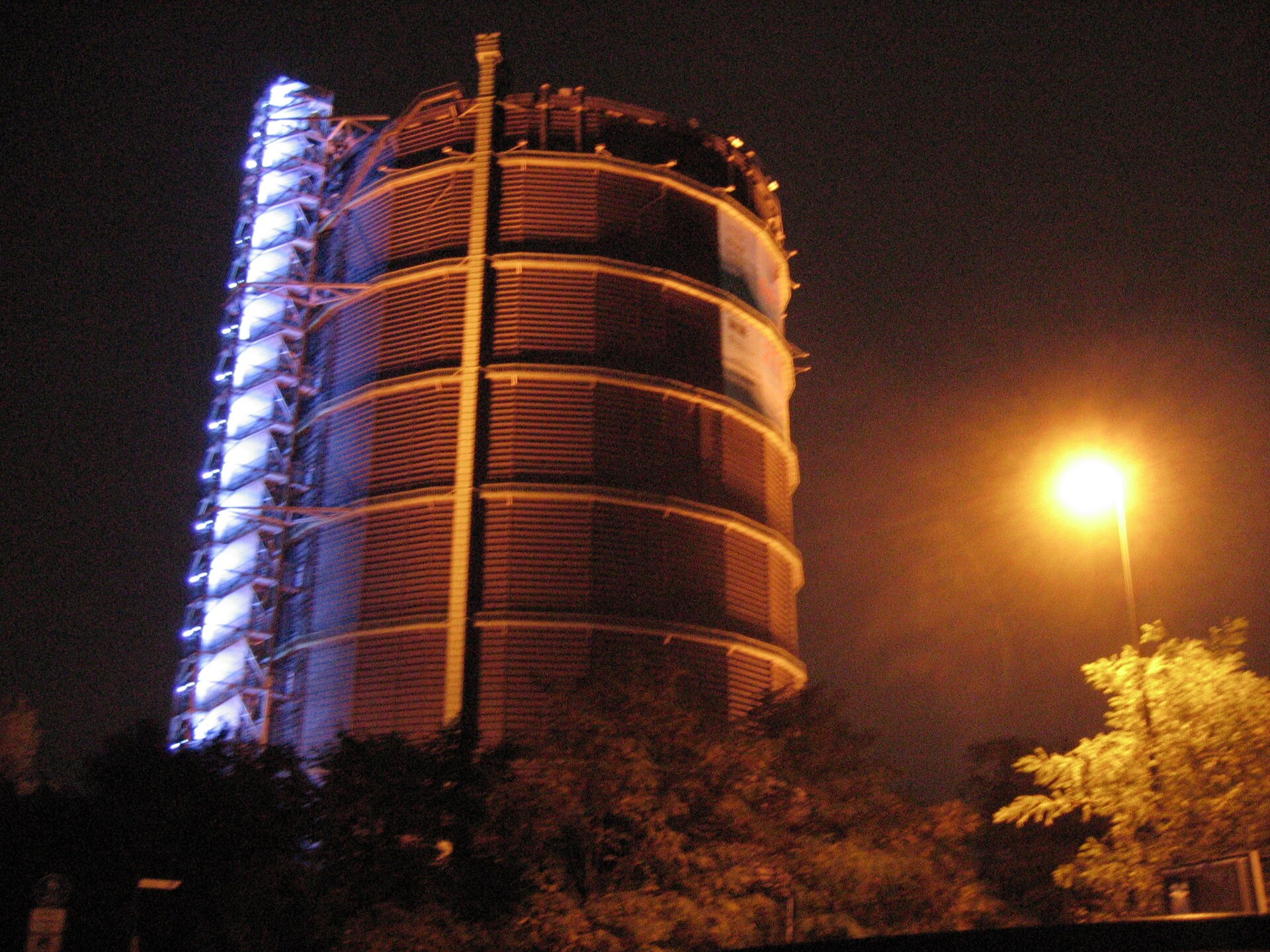 Gasometer Oberhausen bei Nacht