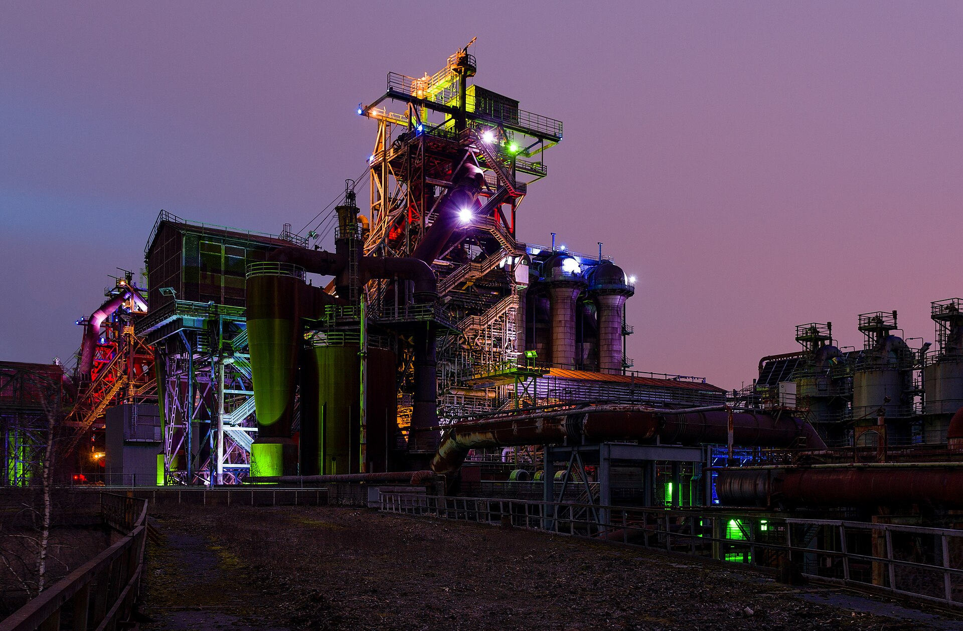 Hochofen im Landschaftspark Duisburg-Nord am Abend