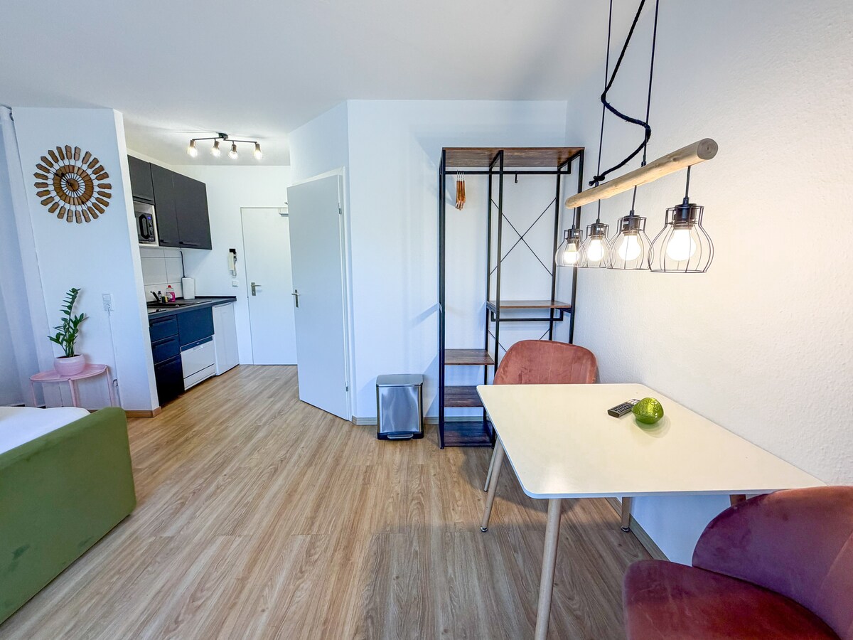 Küche mit Essplatz im Apartment Kian Little Home in Essen-Frillendorf