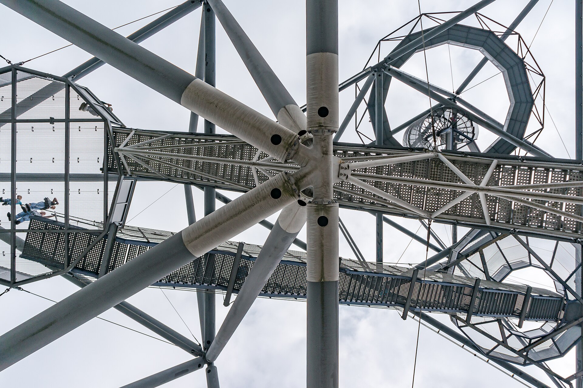 Stahlgeruest des Tetraeders in Bottrop